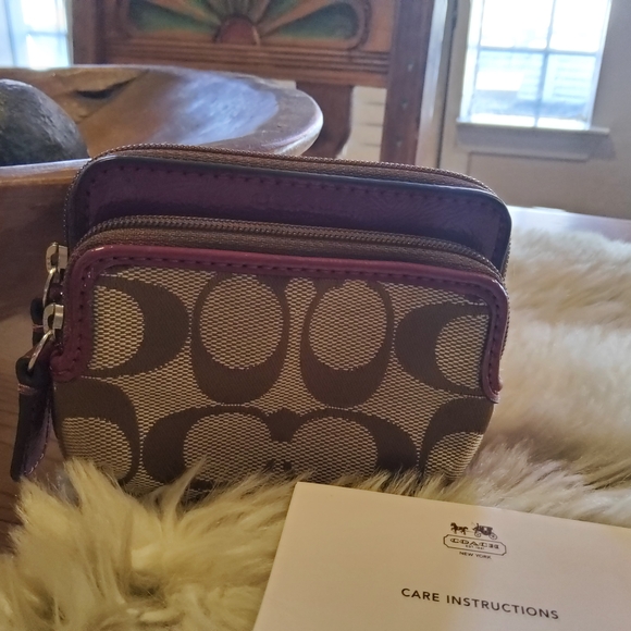 Coach Signature Zip Coin Wallet Beyond EUC - Picture 2 of 11